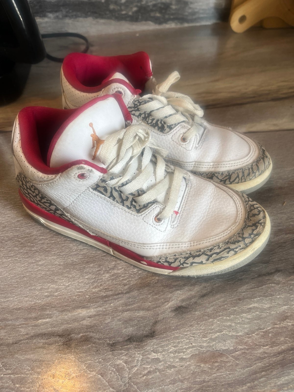 Jordan retro mid cardinal red