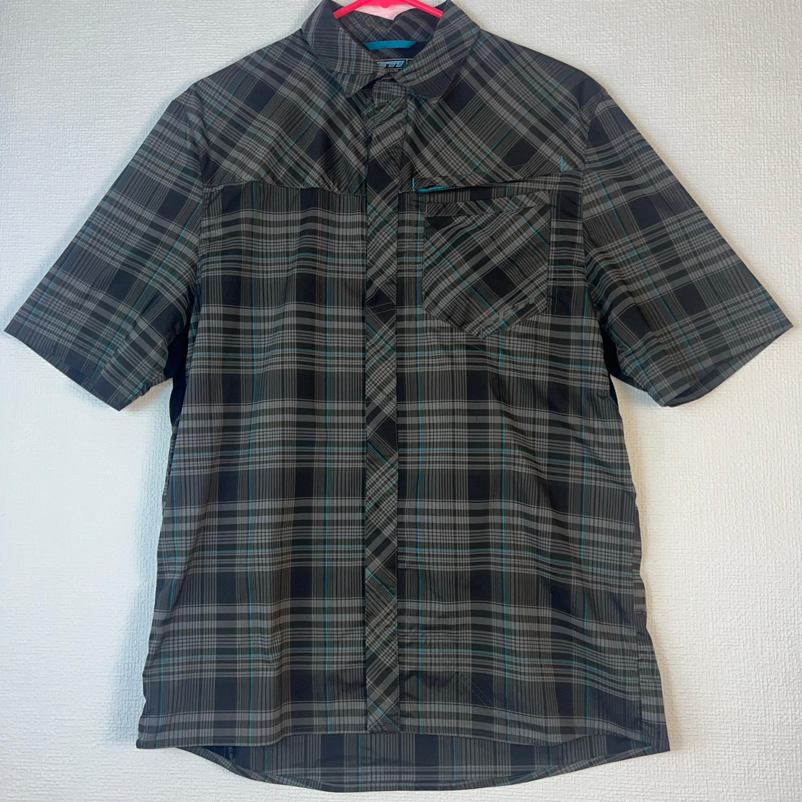 YETI Snap Front Shirt Men’s Small Grey Blue Granite Plaid Short Sleeve Race