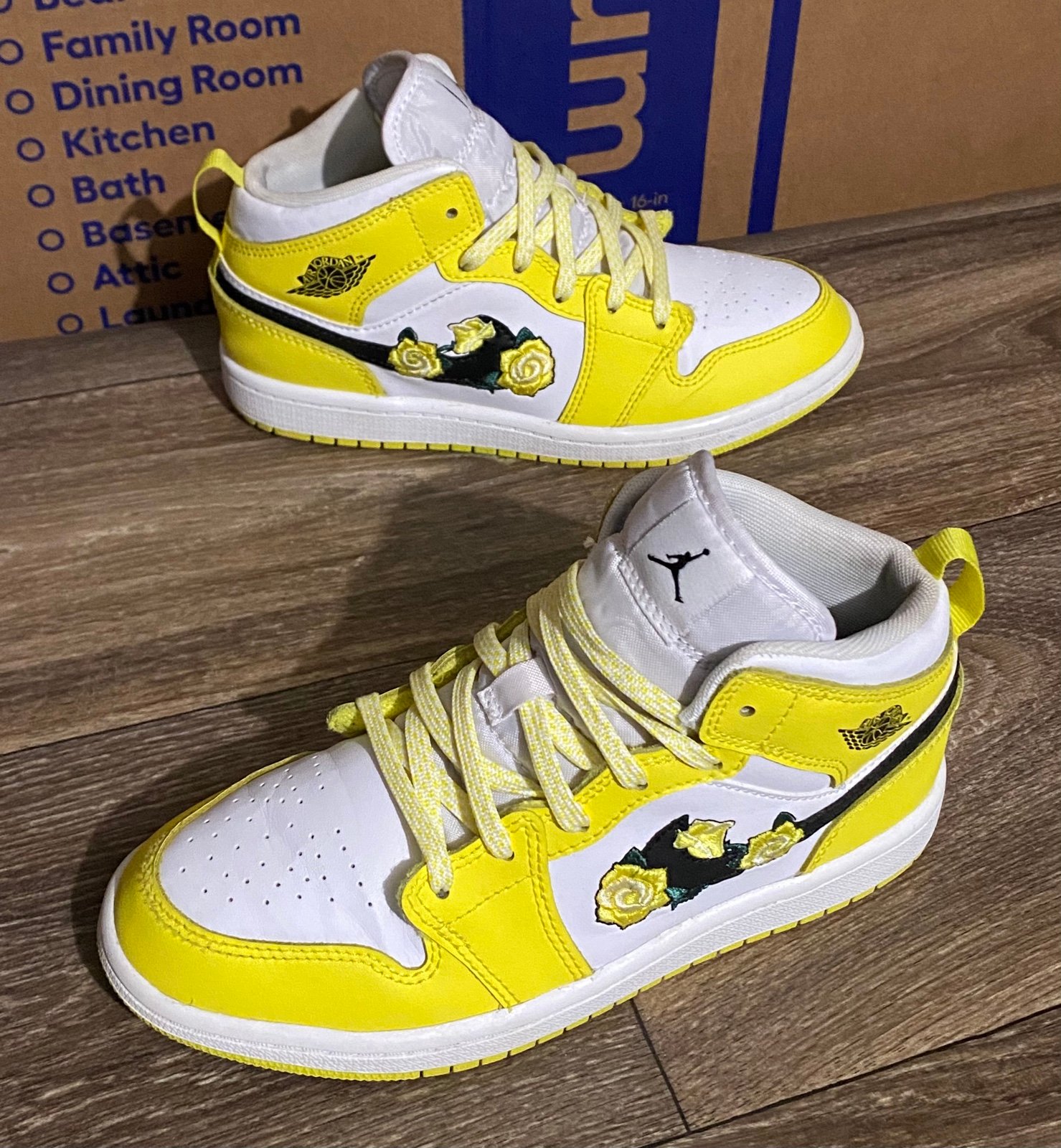Nike Air Jordan 1 Mid Floral Rose Yellow AV5174-700 size 2Y kids