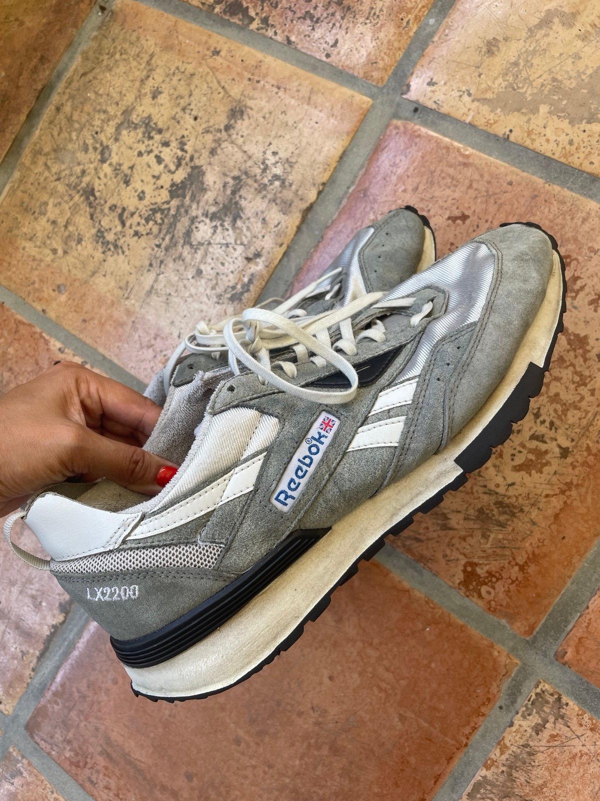REEBOK LX2200 RUNNING SHOE