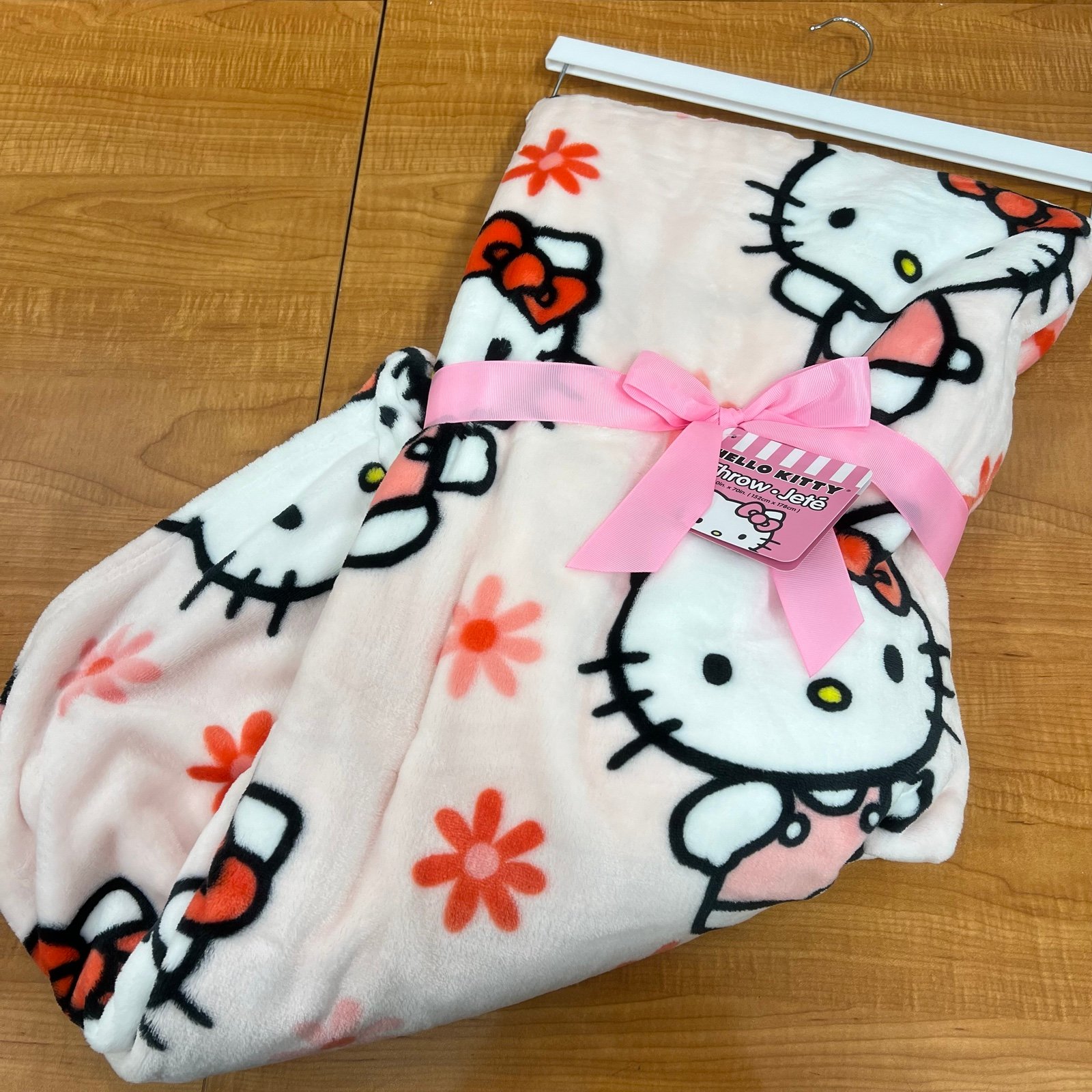 Hello Kitty Flower Throw Blanket