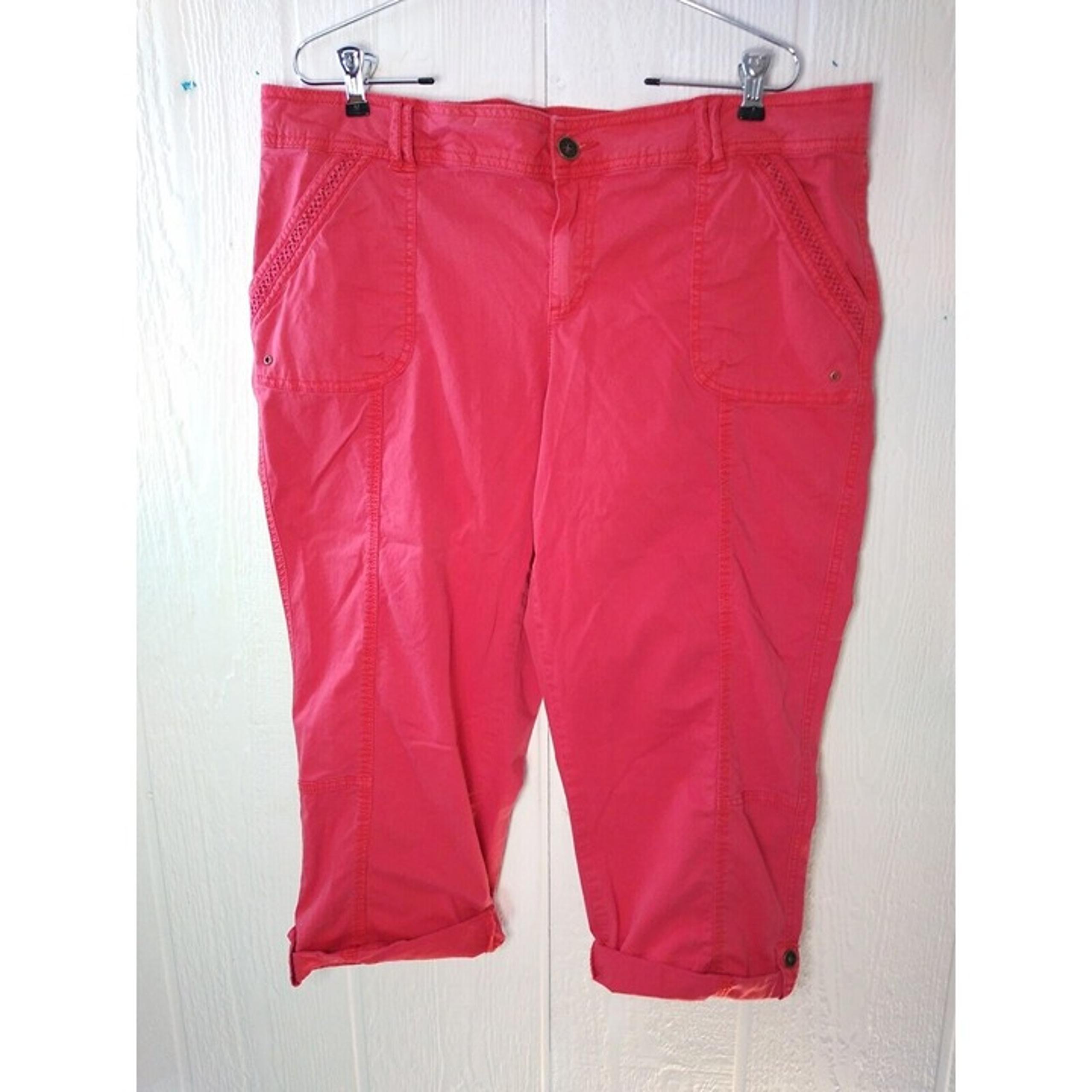 Maurices Capri Cargo Pants Women's 18 Red Roll Tab Utility Pockets Zip Stretch