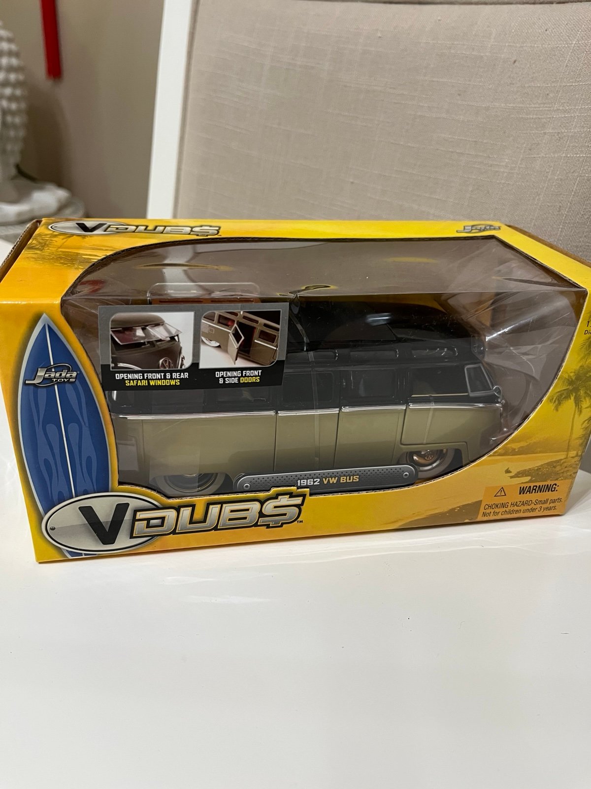 Jada Toys 1:24 VDubs 1962 Volkswagen Bus