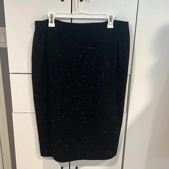 New 375 Donna Karan wool pencil skirt . Size 14