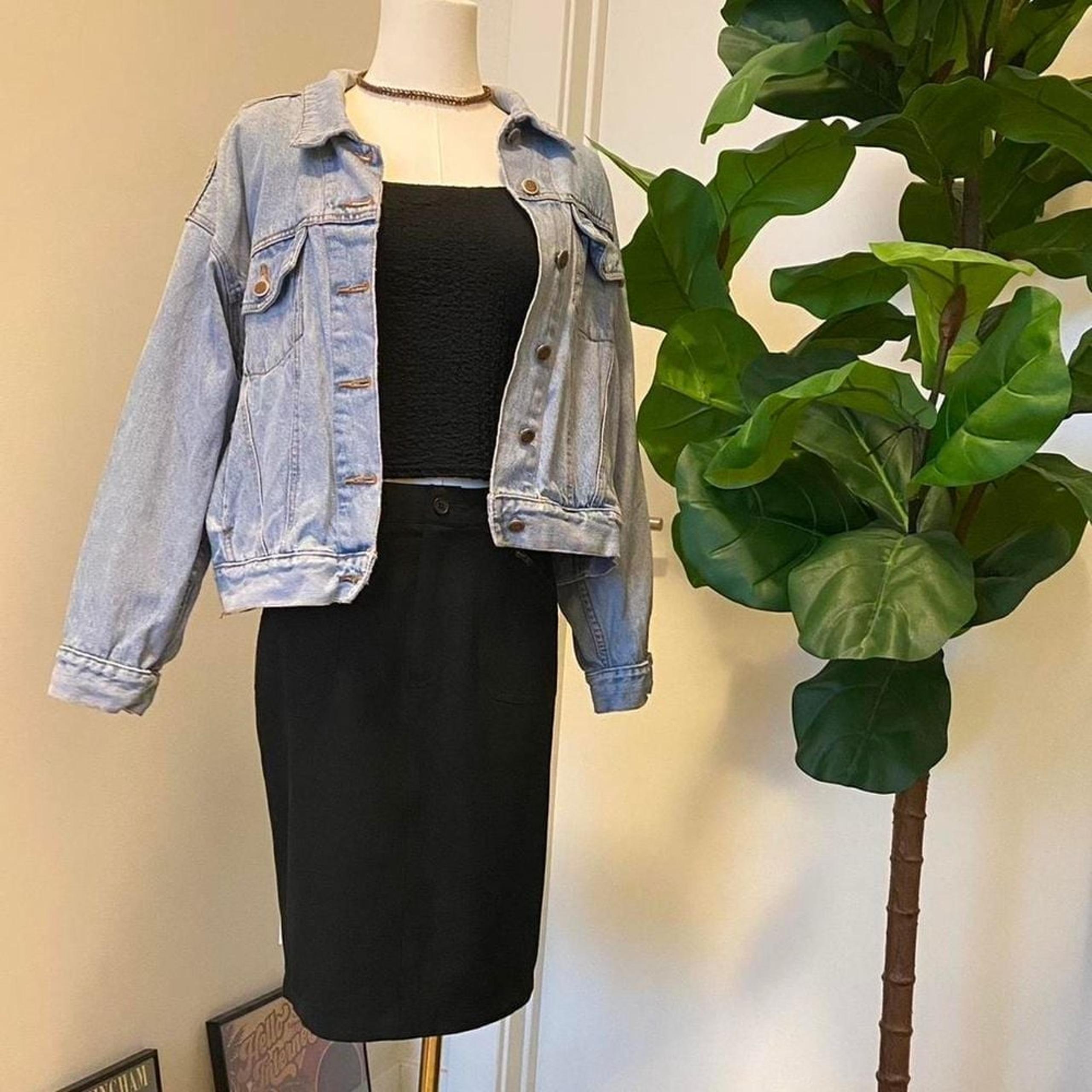 NINE WEST | Knee Length Black Skirt. Size 8.