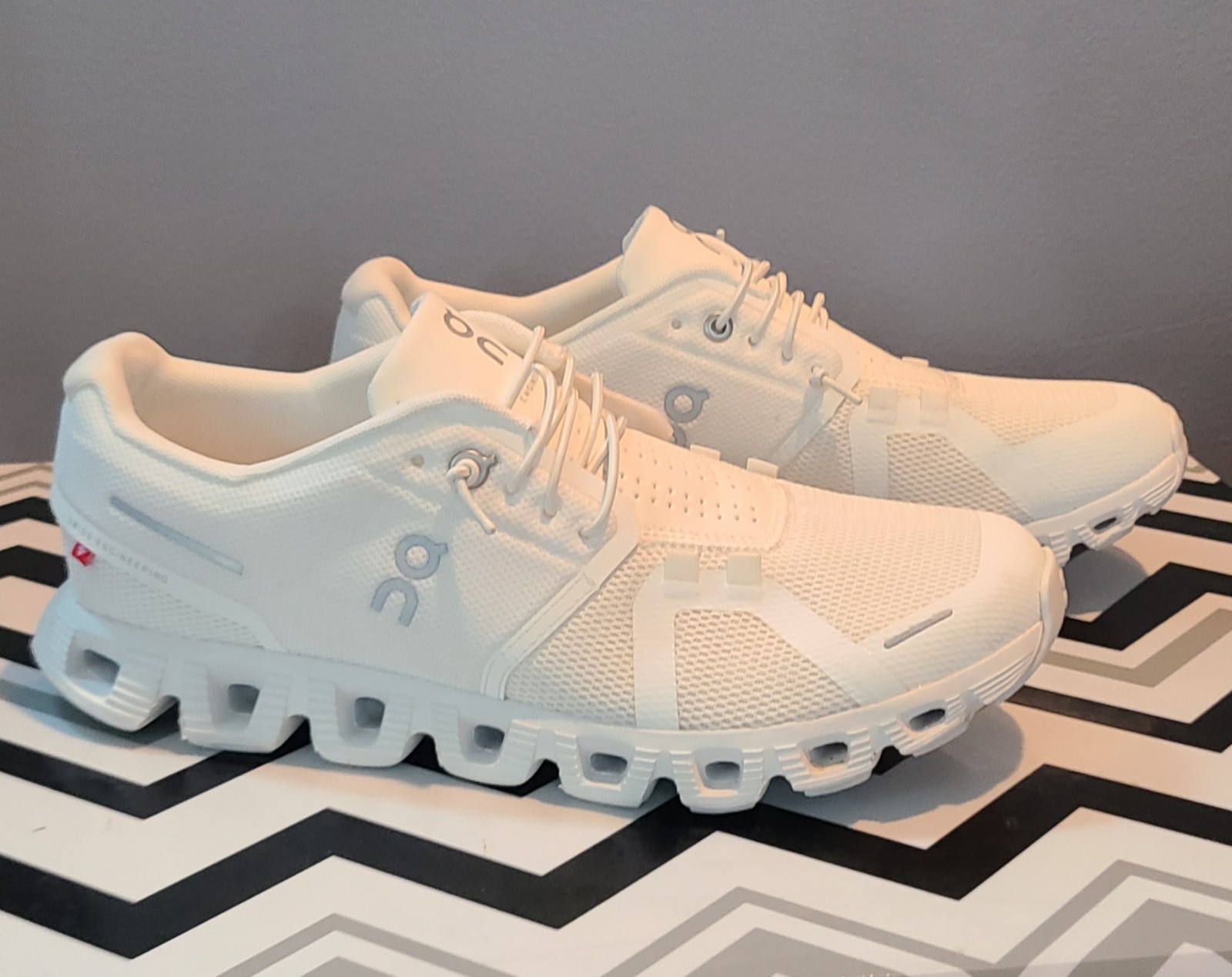 On Cloud. Cloud 6 women's size 5