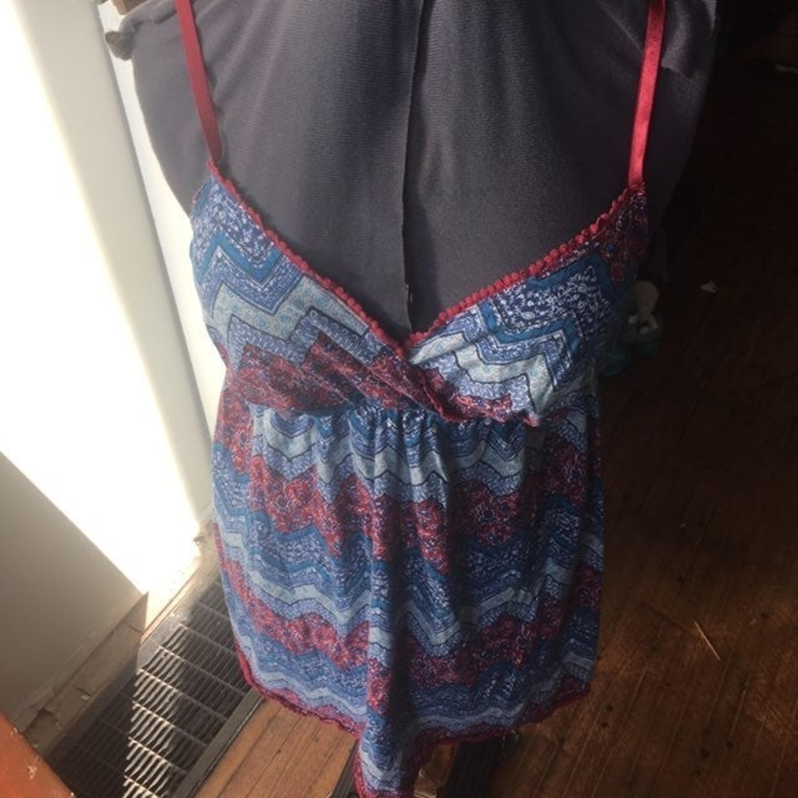 Cacique v-neck sleep top