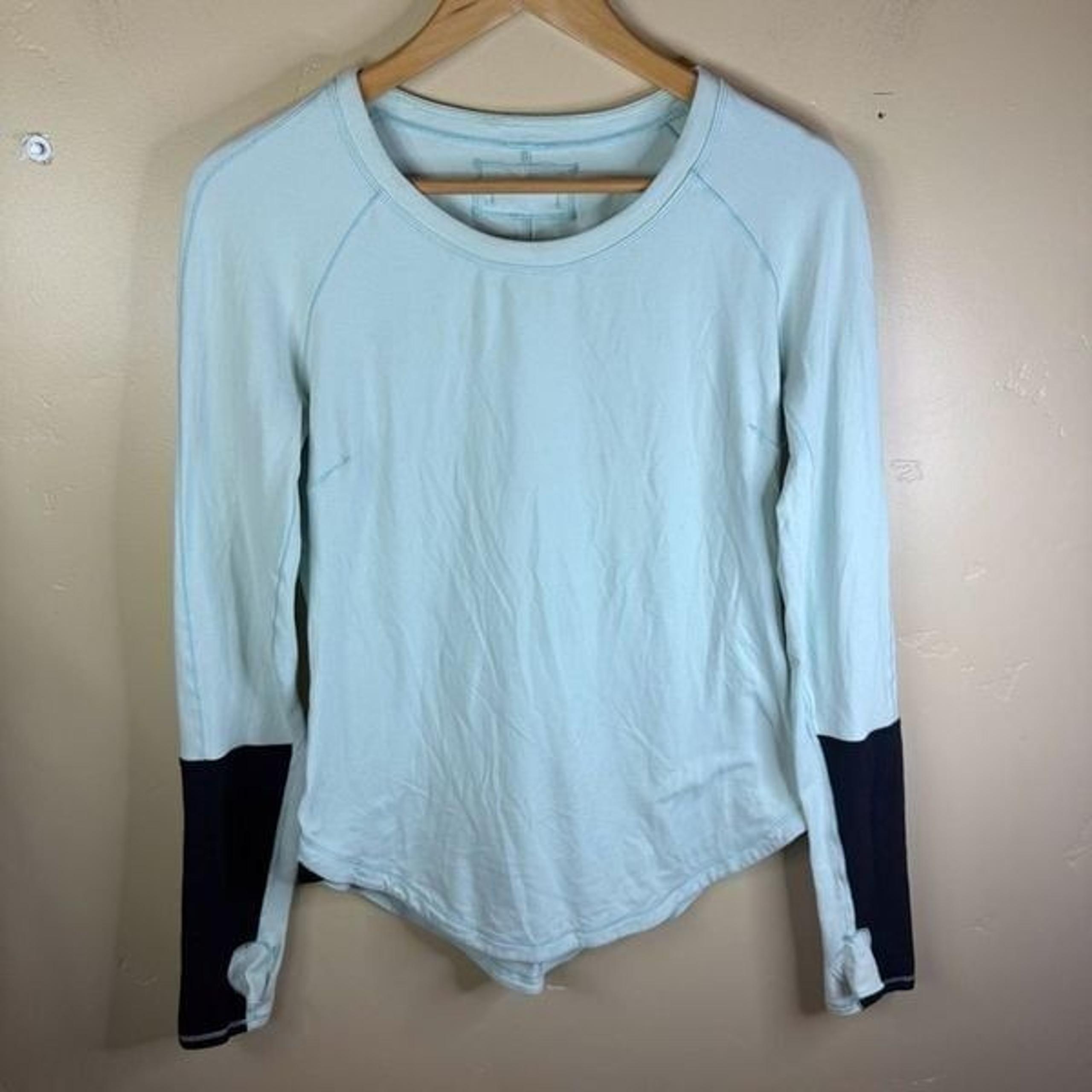Lululemon Long Sleeve Mint Moment Activewear Womens Top Size 8 Outdoor Running