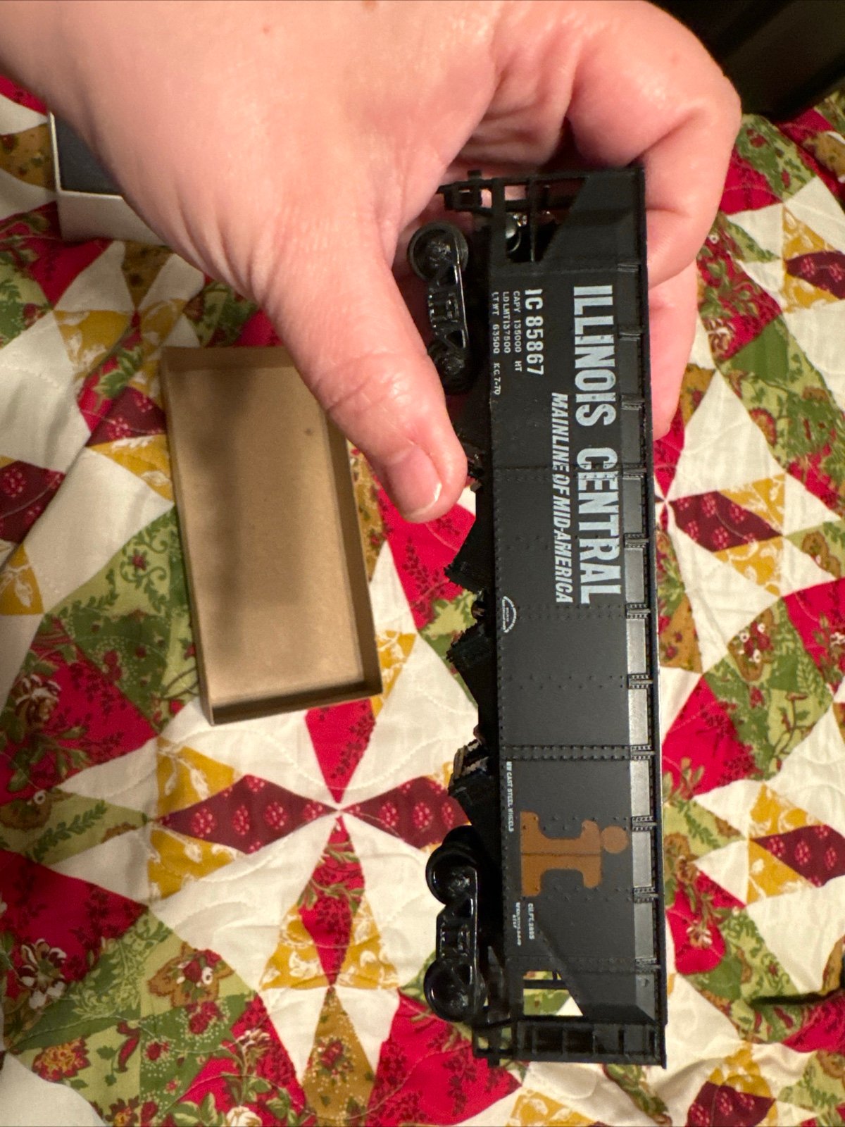 HO Scale Athearn 1759 Hopper Car Kit Illinois Central