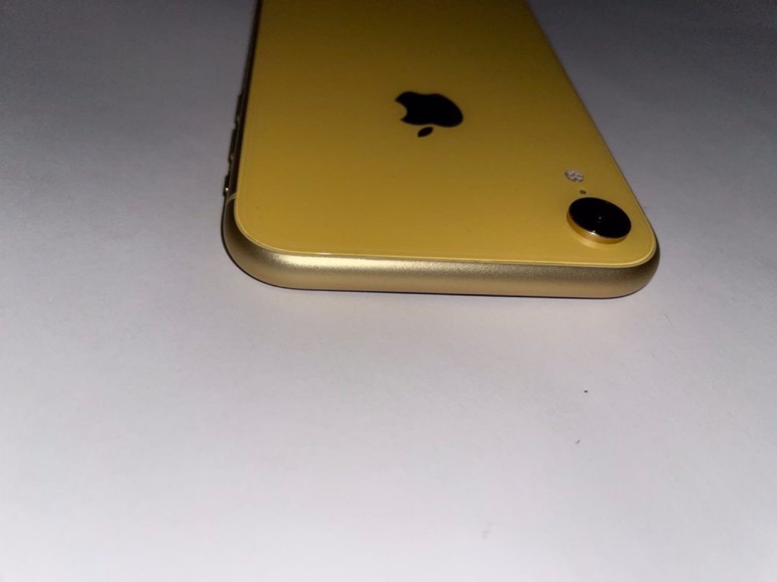 iPhone XR yellow 64 gb in yellow for cricket