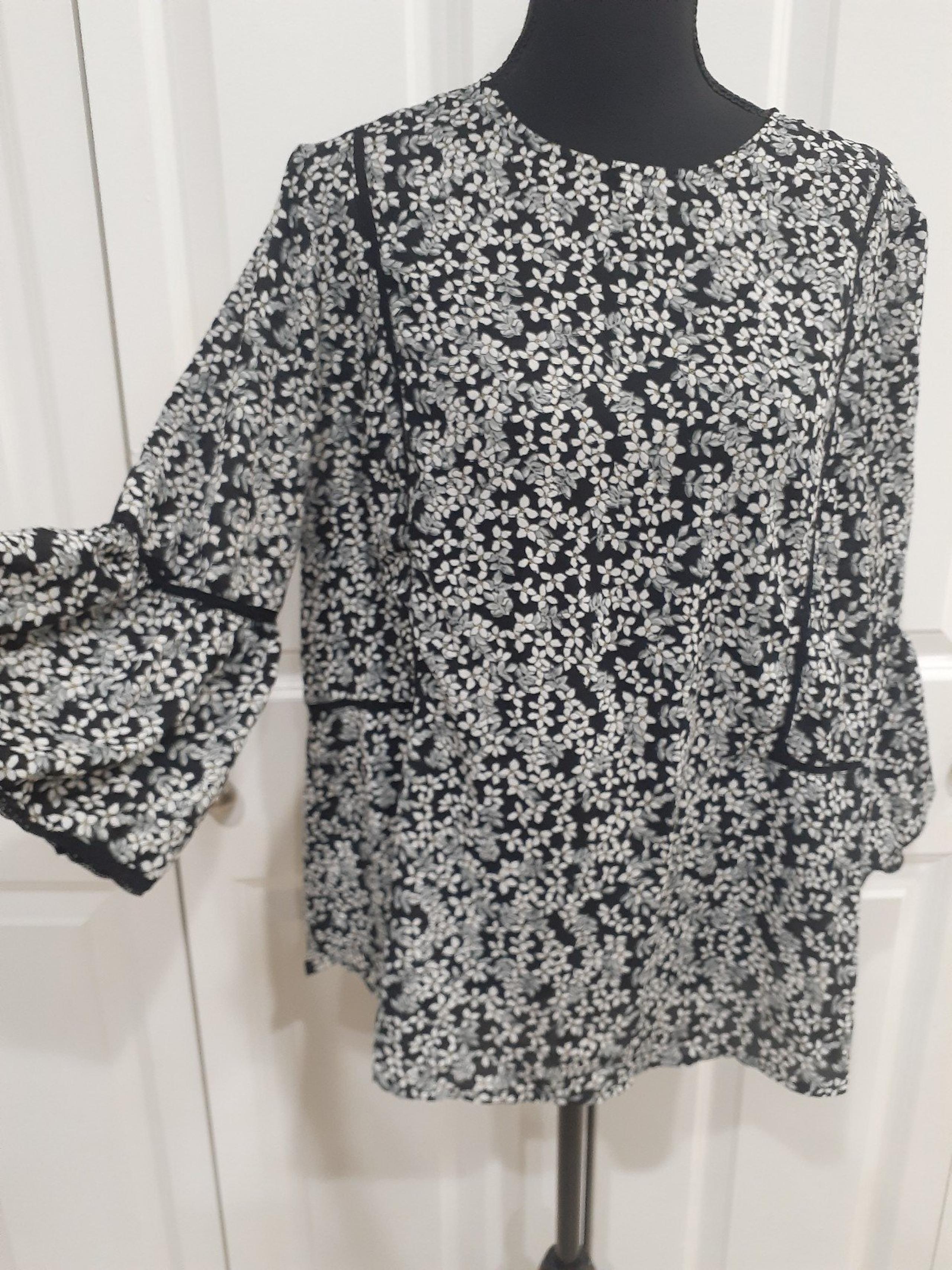 Who What Wear Women's Bell Sleeve Floral Print Crew Neck Top