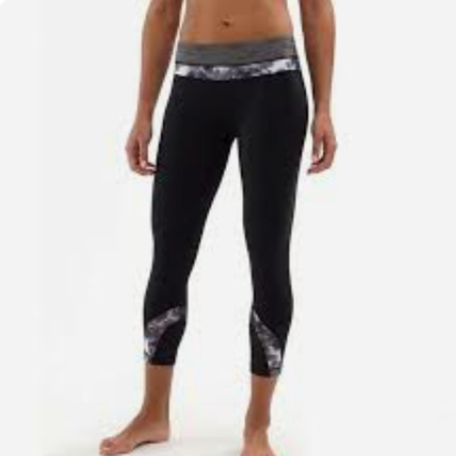 LULULEMON GRAY/BLACK MARBLE WUNDER UNDER CROP LEGGING SIZE 6