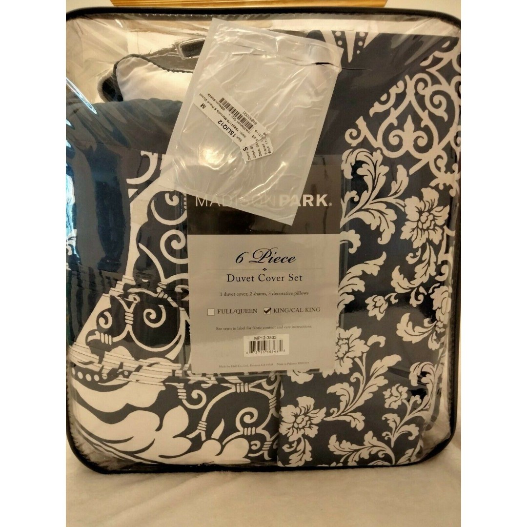 Madison Park Navy Blue White paisley 6-piece King Duvet set with cushions