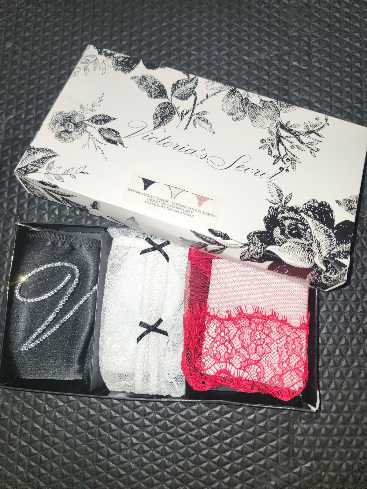 Victoria Secret V-String set size Large NIB