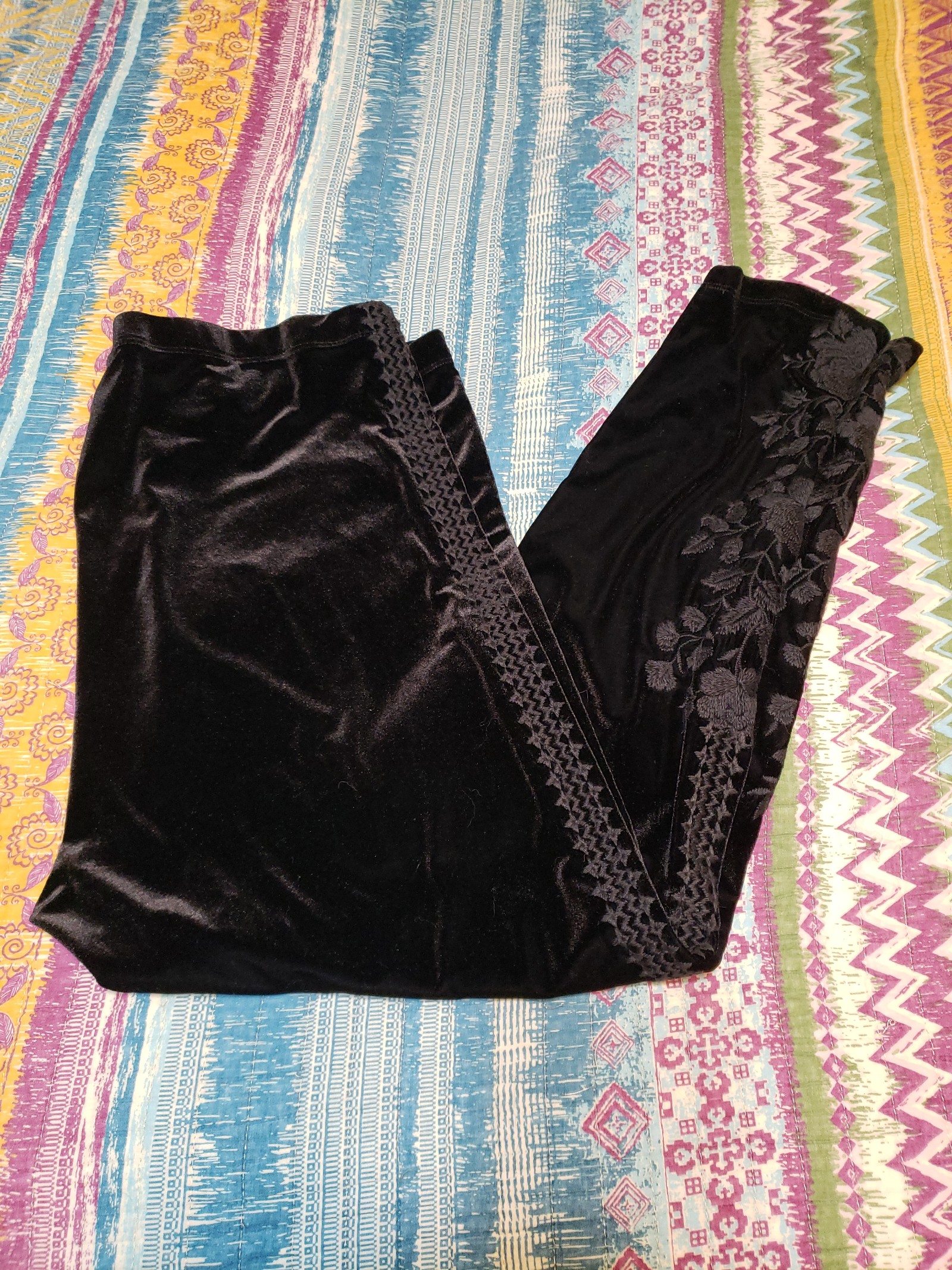 Johnny Was XL Velvet skinny pants with embroidery