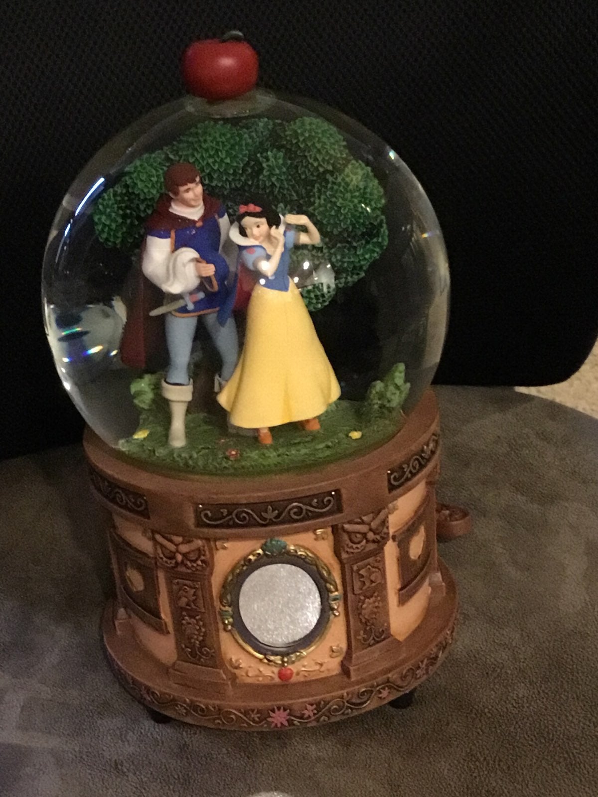 Snow White/Prince Charming Snow Globe
