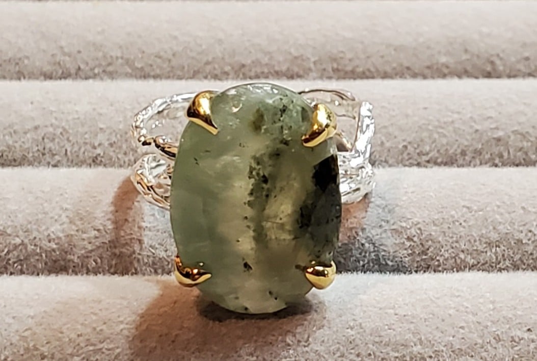 Gorgeous White Gold Plated Sterling Silver 18ct Prehnite Gemstone Ring 7