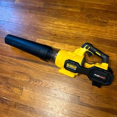 DeWALT 60v leaf blower
