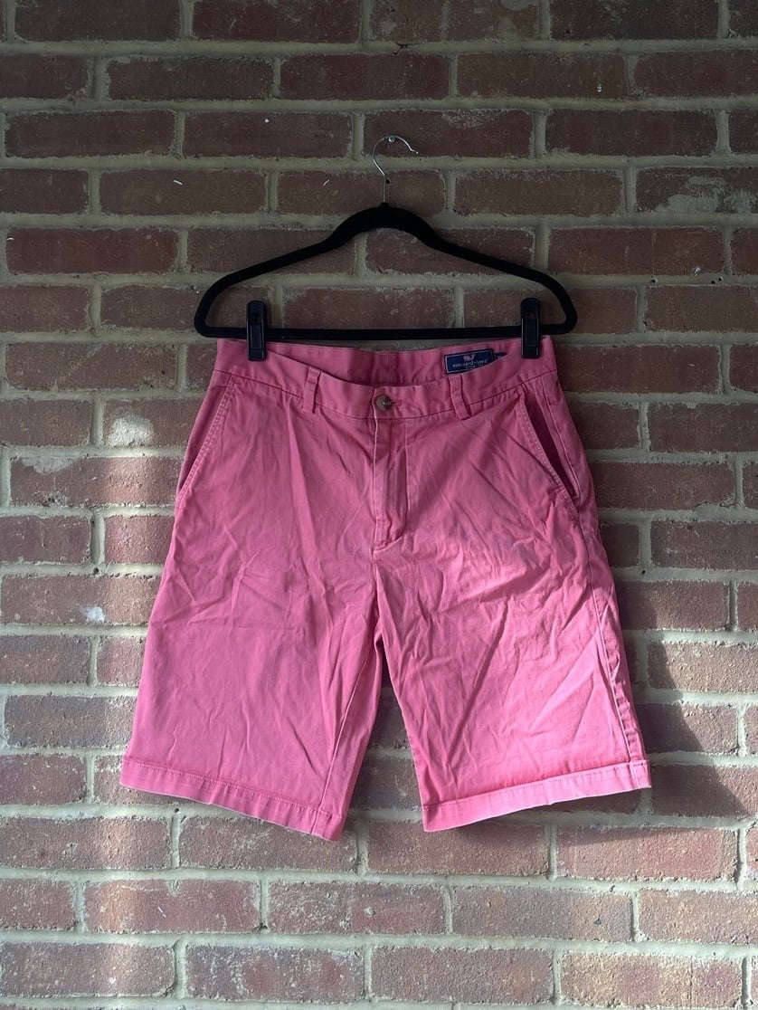 Vineyard Vines men’s shorts pink