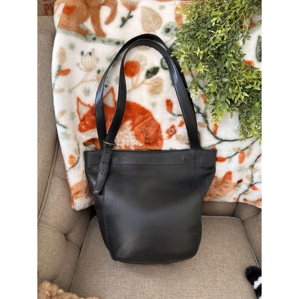 Vintage COACH Saffiano Black Leather Tote Shoulder Bag Nice
