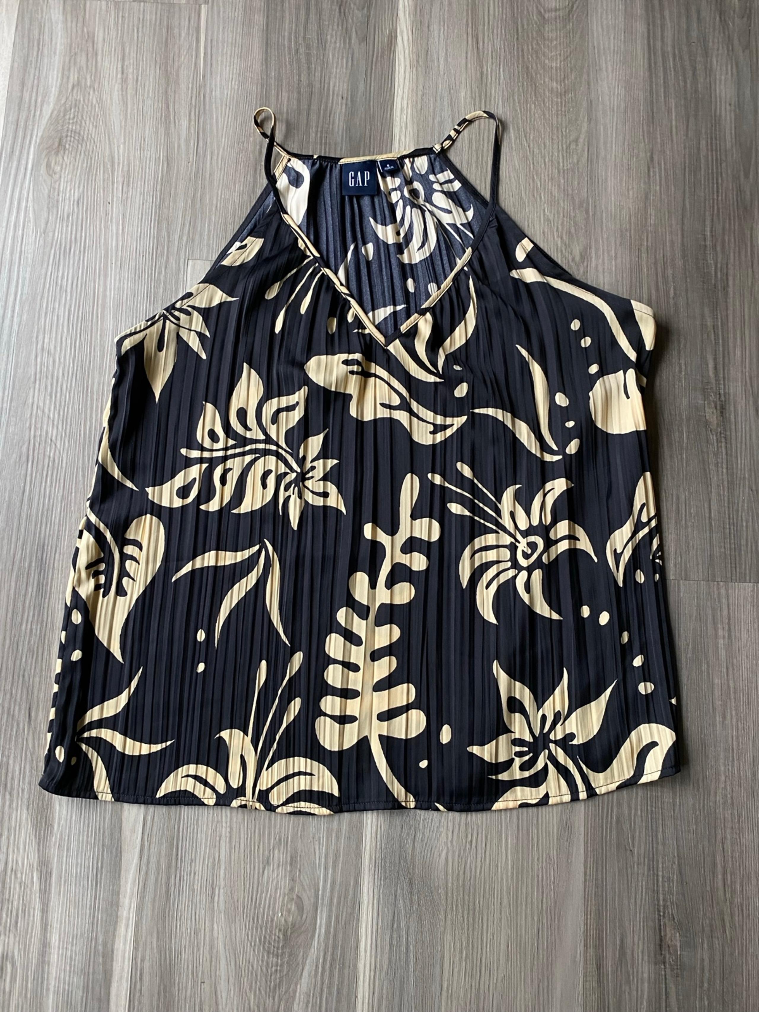 Gap tank blouse women’s small black gold color