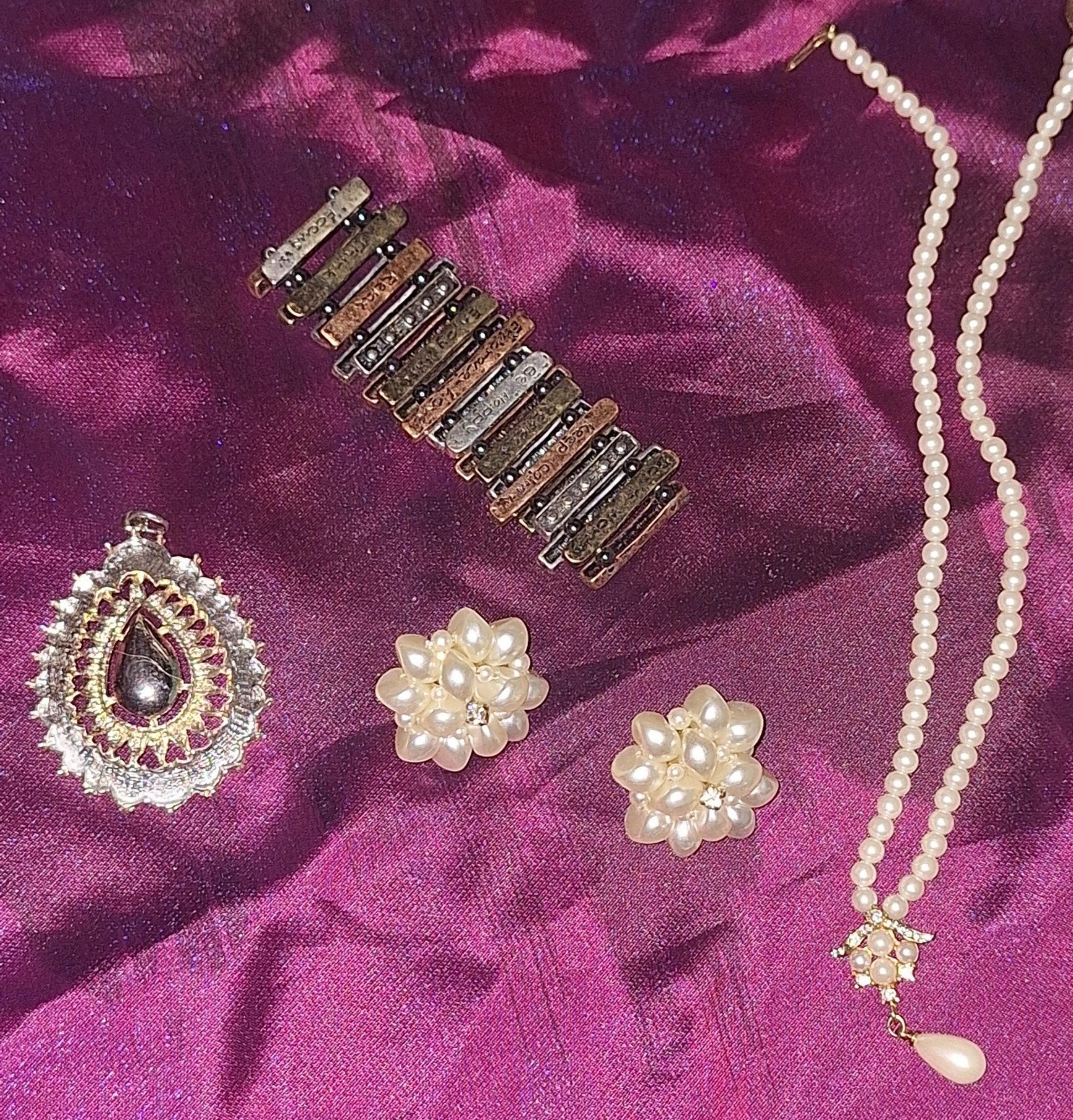 Necklace & Earrings Lot Jewelry vintage Womens