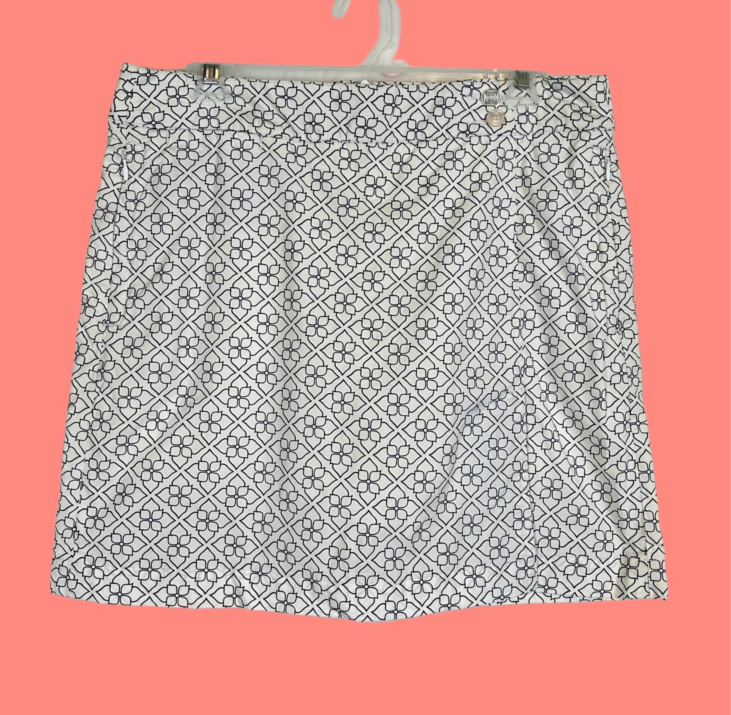 Dockers Women’s Stretchy patterned Golf Skort / Size 6