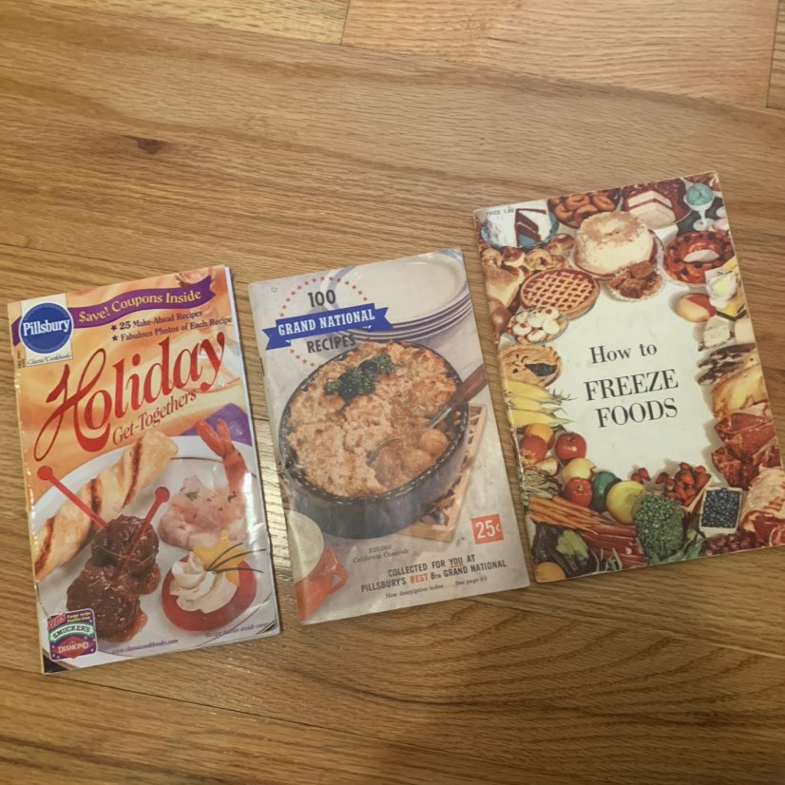 VINTAGE 1950's paper recipe cookbooks