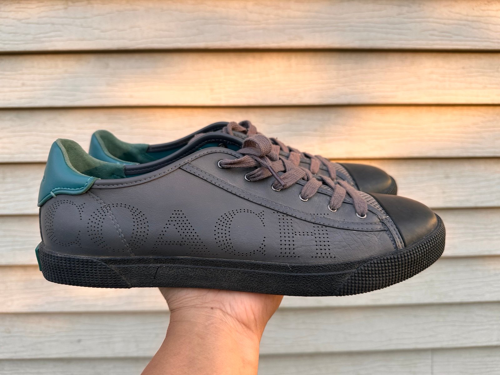 Coach Sneakers Sleek Low-Top Design