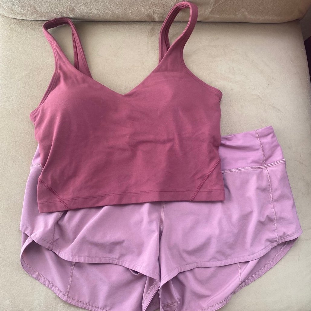 Lululemon Shorts and Sports Bra Set (8/10)