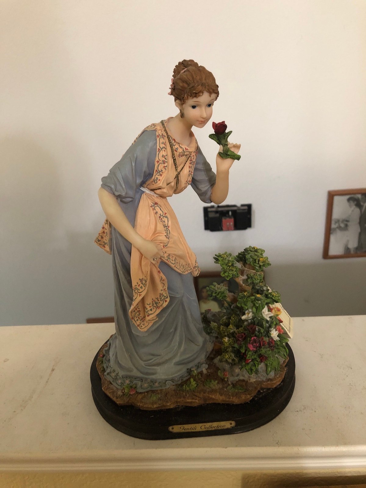 Vintage porcelain statue gentili colliection year 2000