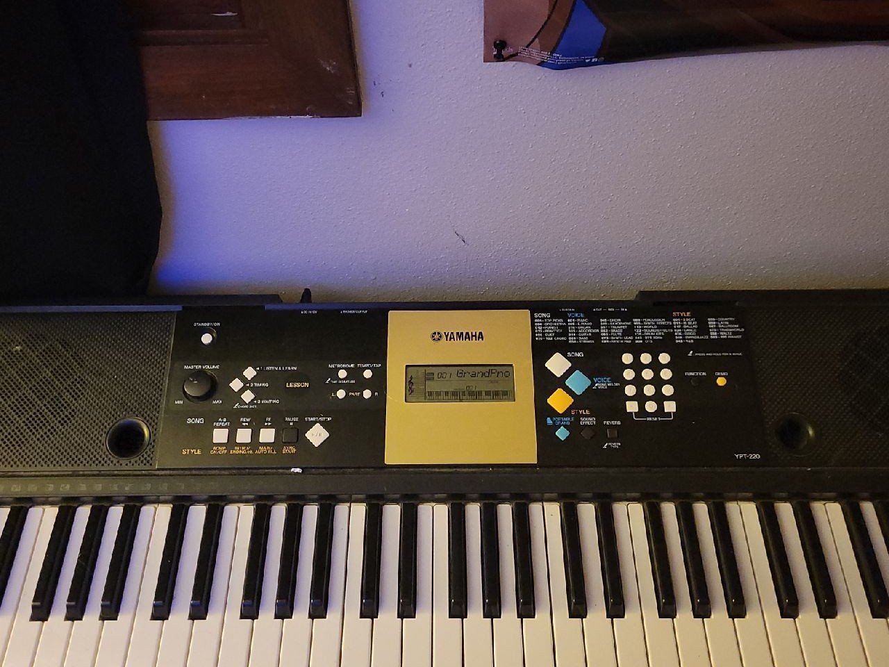Yamaha YPT-220 61-Key Digital Piano Keyboard - Free shipping