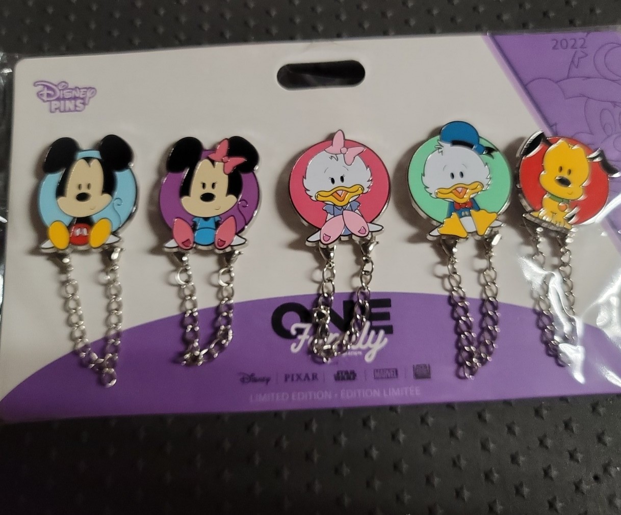 Disney One Family Pin event Limited Edition of 750 , Fab 5