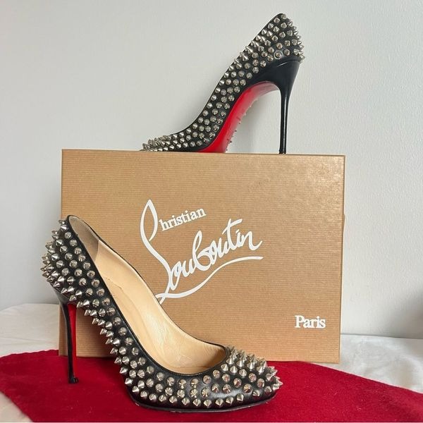 LOUBOUTIN Black Leather Spike Condora Fifi Pigaelle Round Toe Heels sz. 36.5
