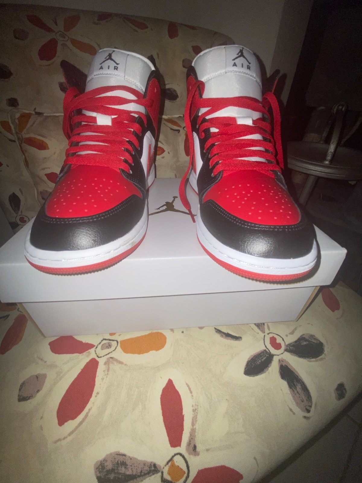 Woman Jordan’s 1 mid