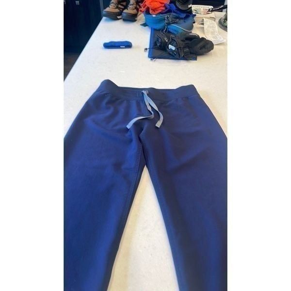 Figs uniform pants technical collection s/p excellent condition. Navy blue.