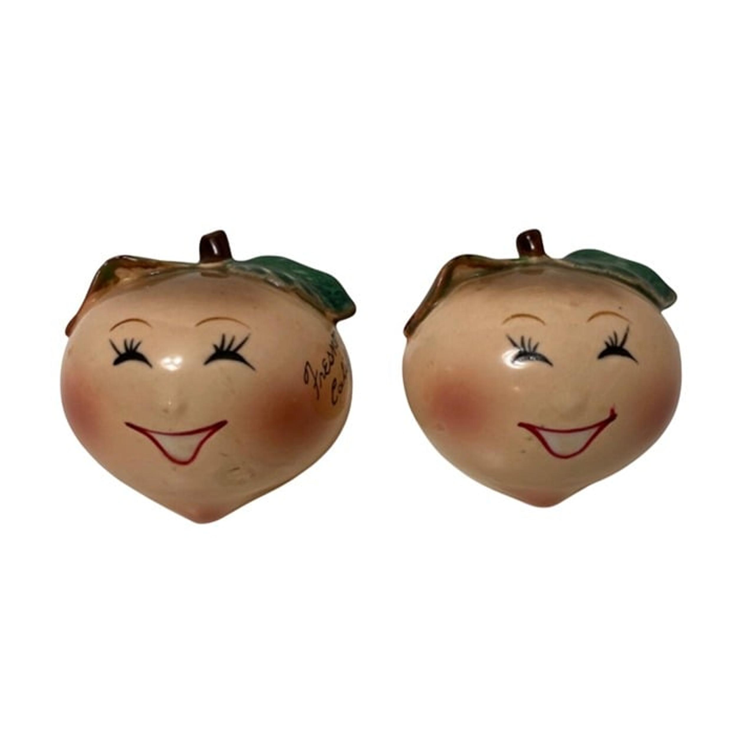 Vintage Anthropomorphic Ceramic Peach Salt & Pepper Shakers Japan Fresno Calif K
