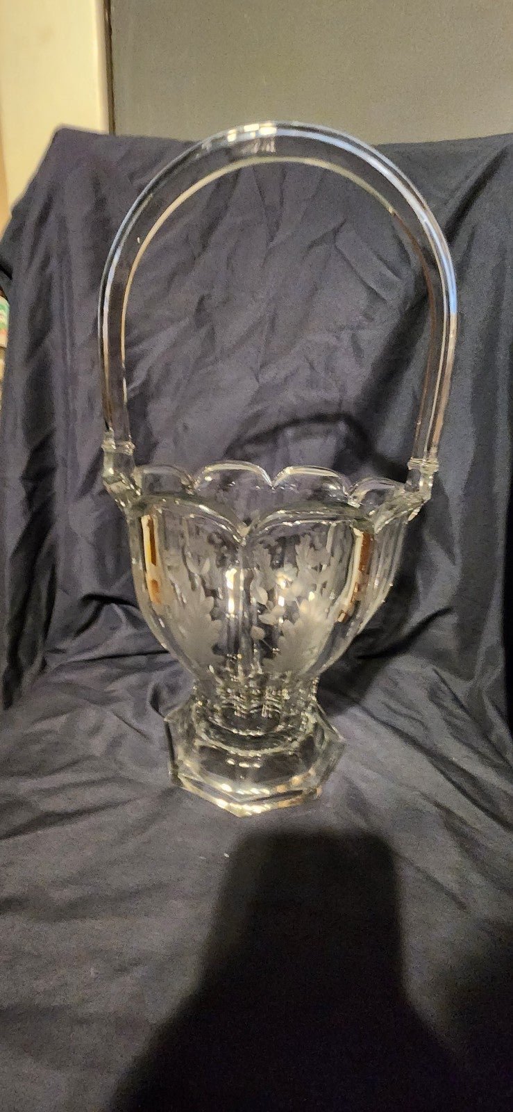 Heisey 13 inch tall round colonial flower basket