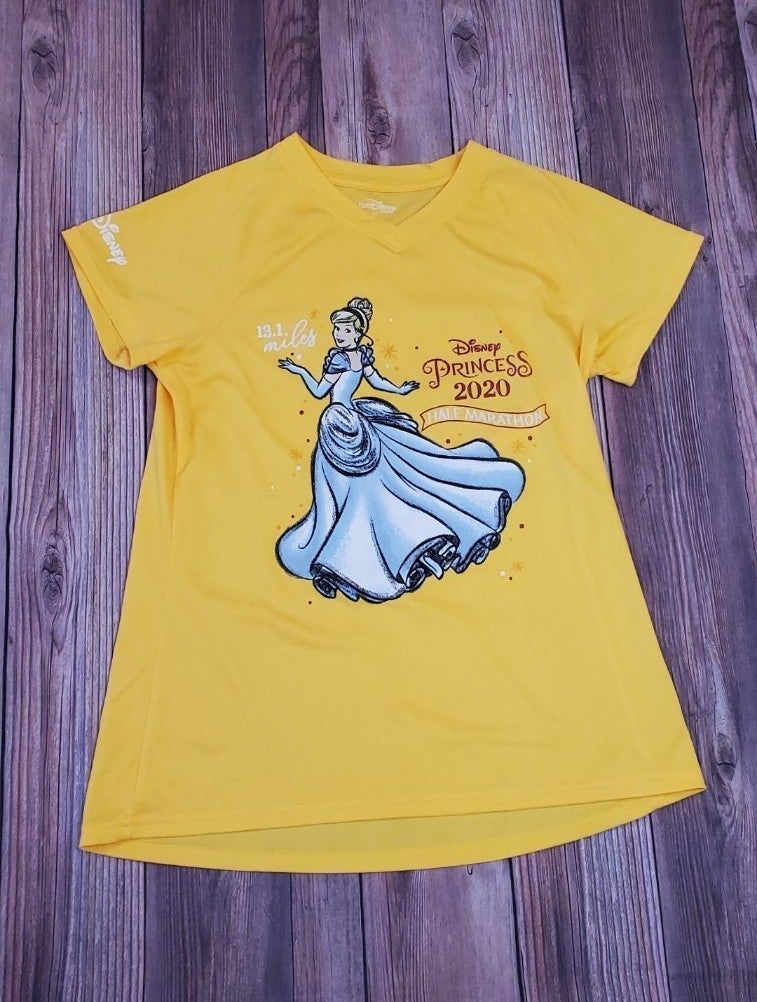 Rare 2020 run Disney tshirt