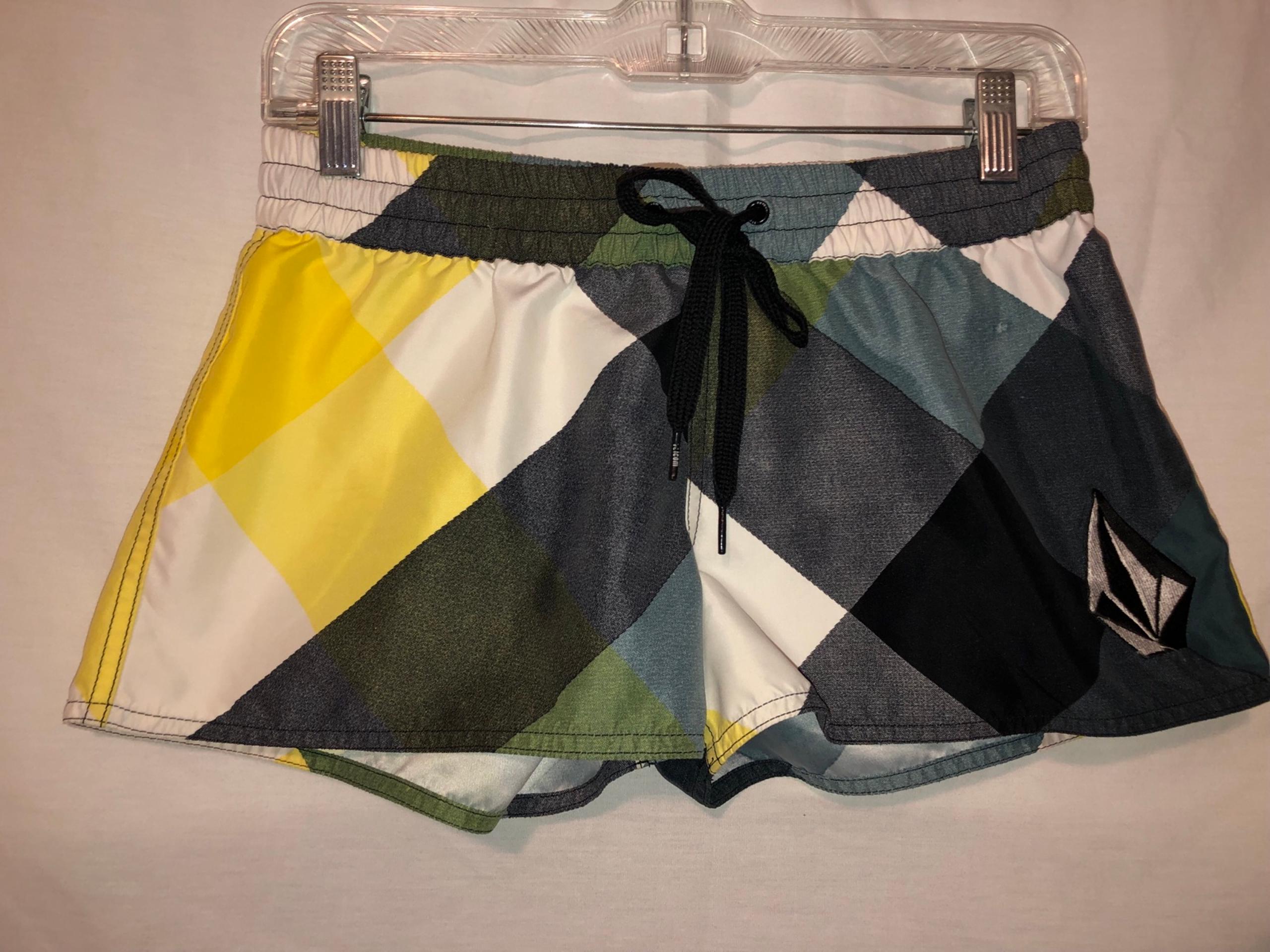 Volcom Shorts Small
