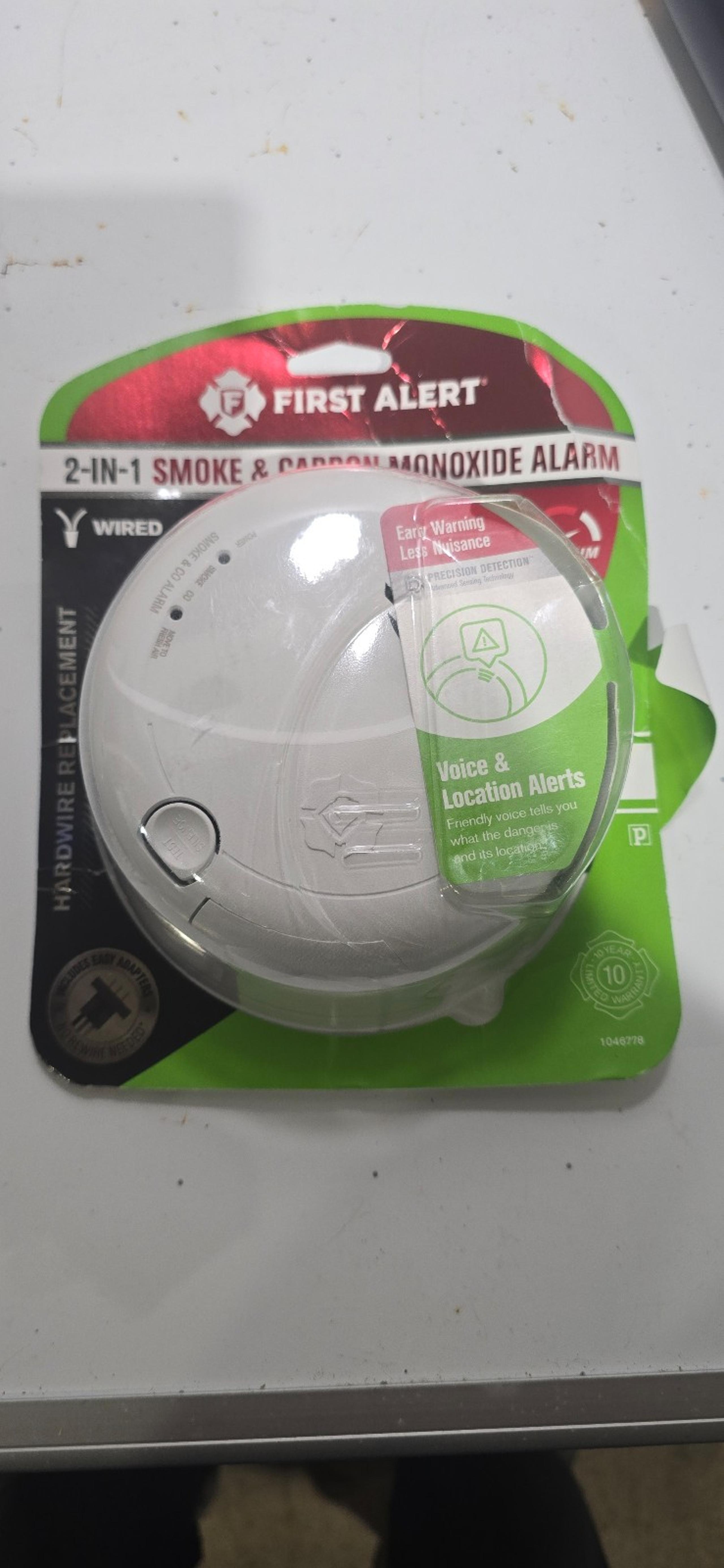 First Alert 1046796 2-IN-1 Smoke & Carbon Monoxide Alarm 10-Year Battery No Cord