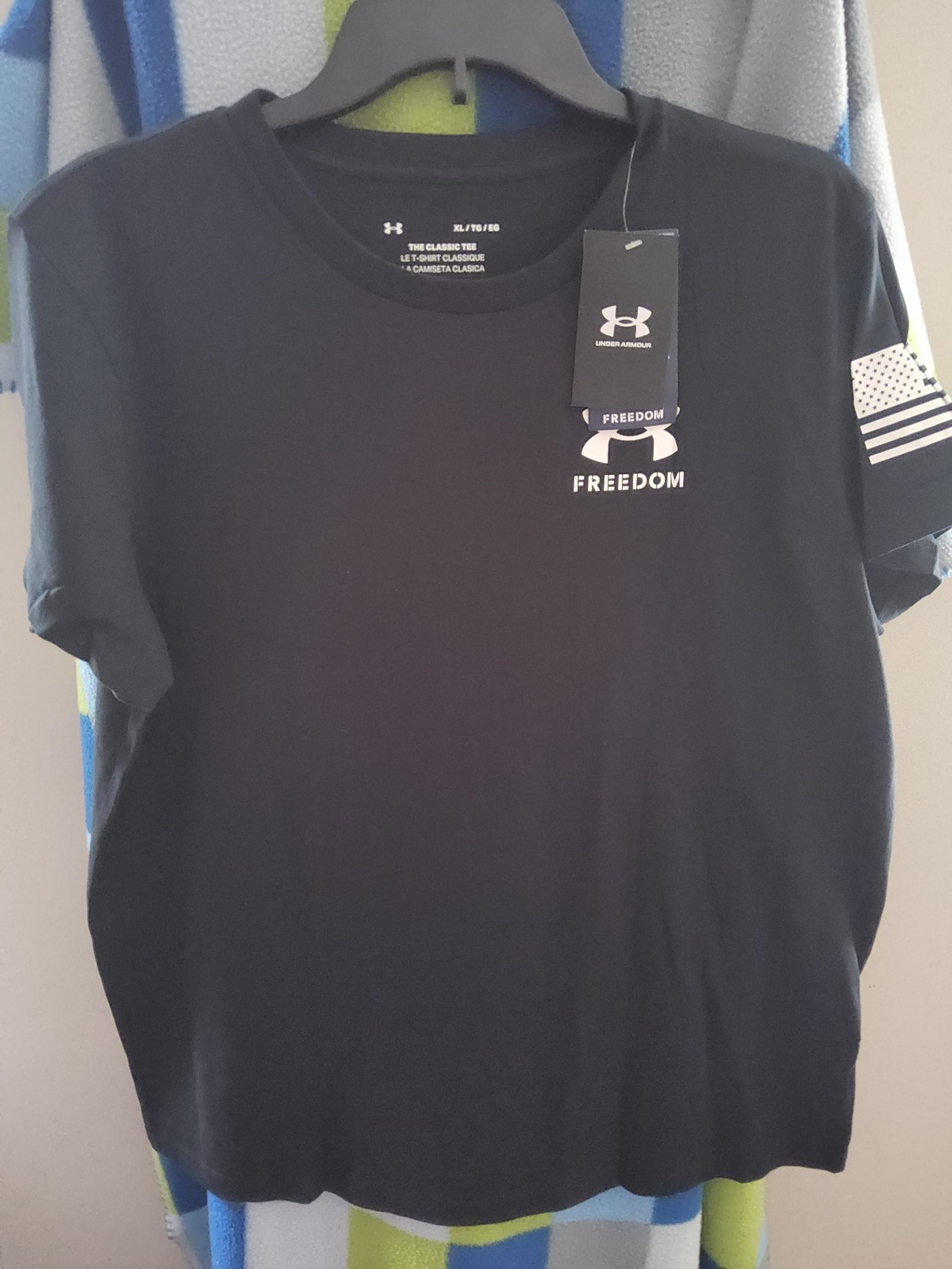 Under Armour Women's FREEDOM FLAG T-shirt  Black