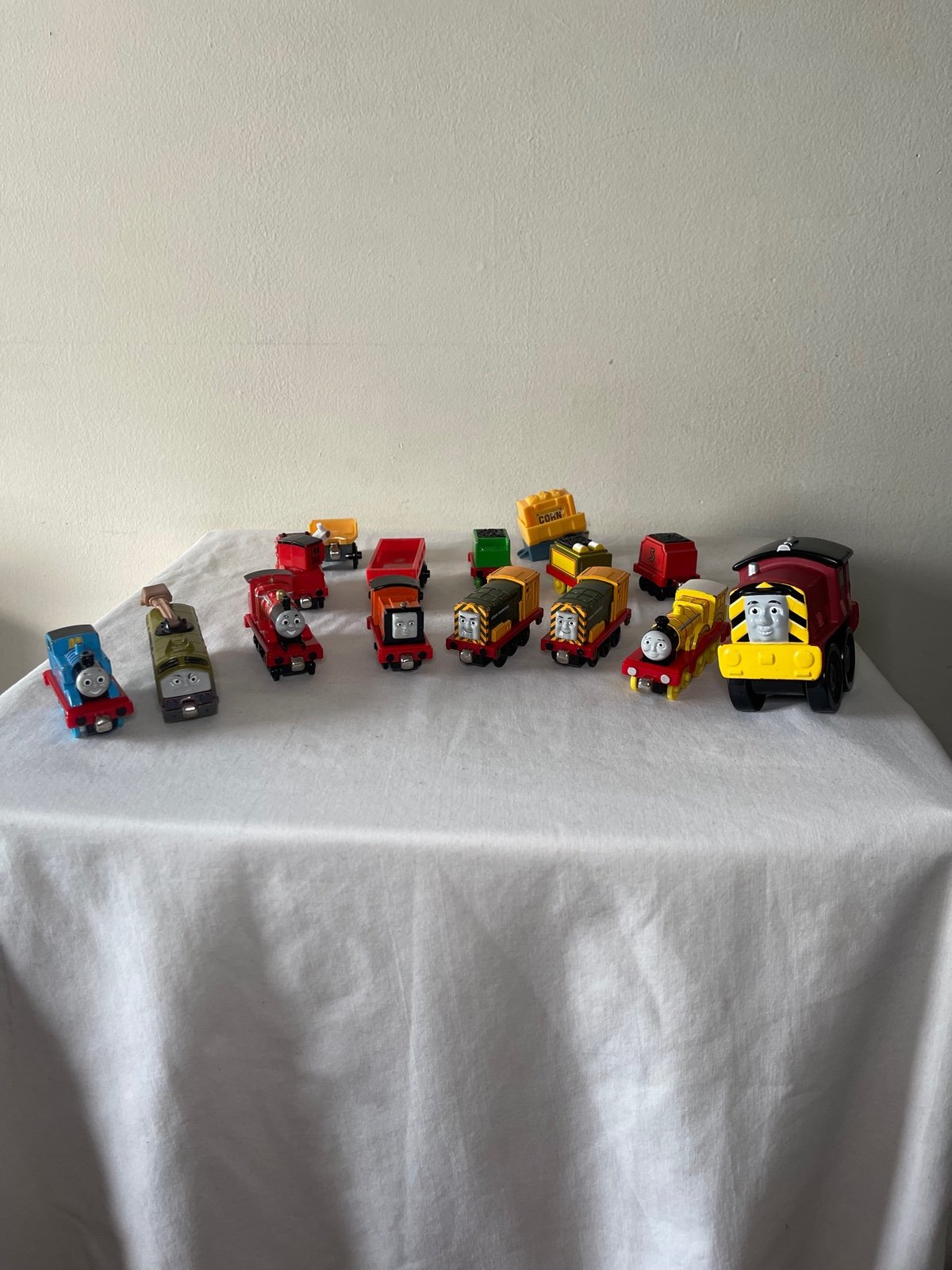 Thomas The Train Lot 2002-2010 8 Trains + Accessories