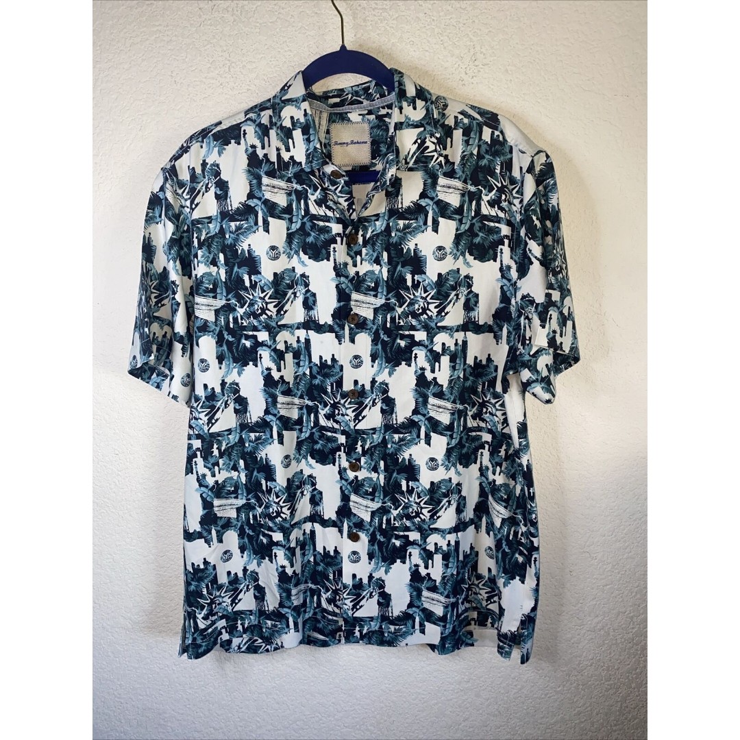 Tommy Bahama Silk City Shirt New York City Statue of Liberty Big Apple M NYC