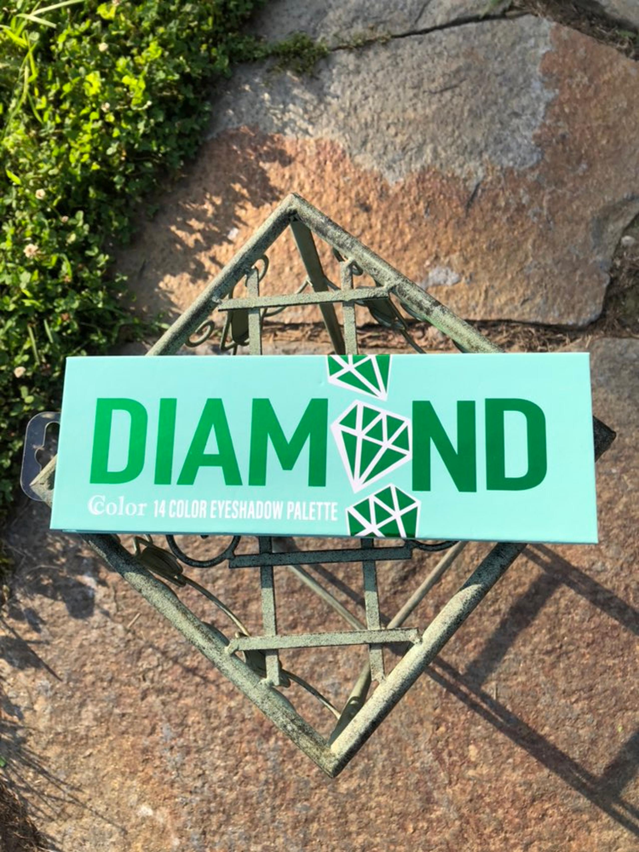 Diamond 14 Color Eyeshadow Palette