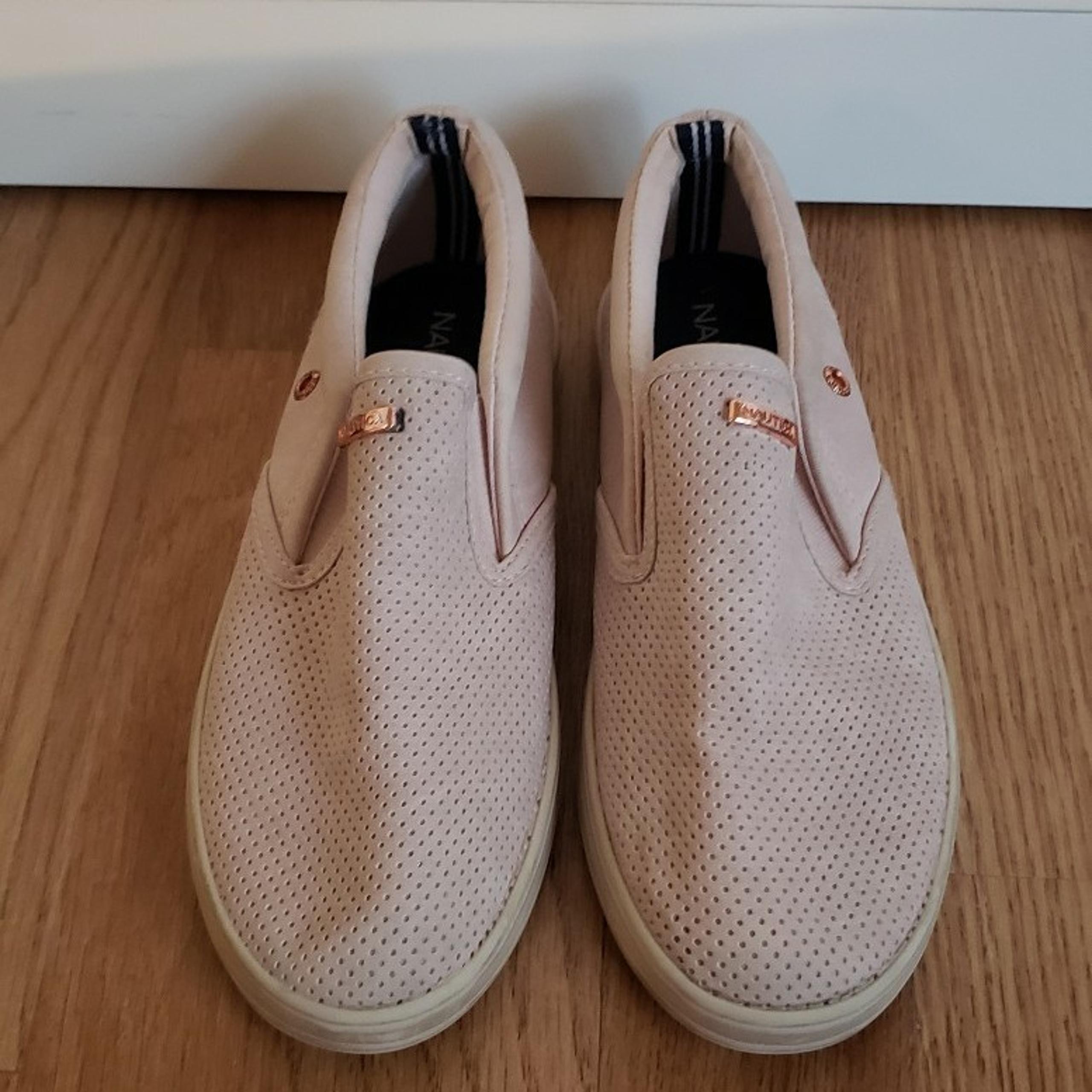Size 3 Girls Nautica Slip On shoes muavy pink