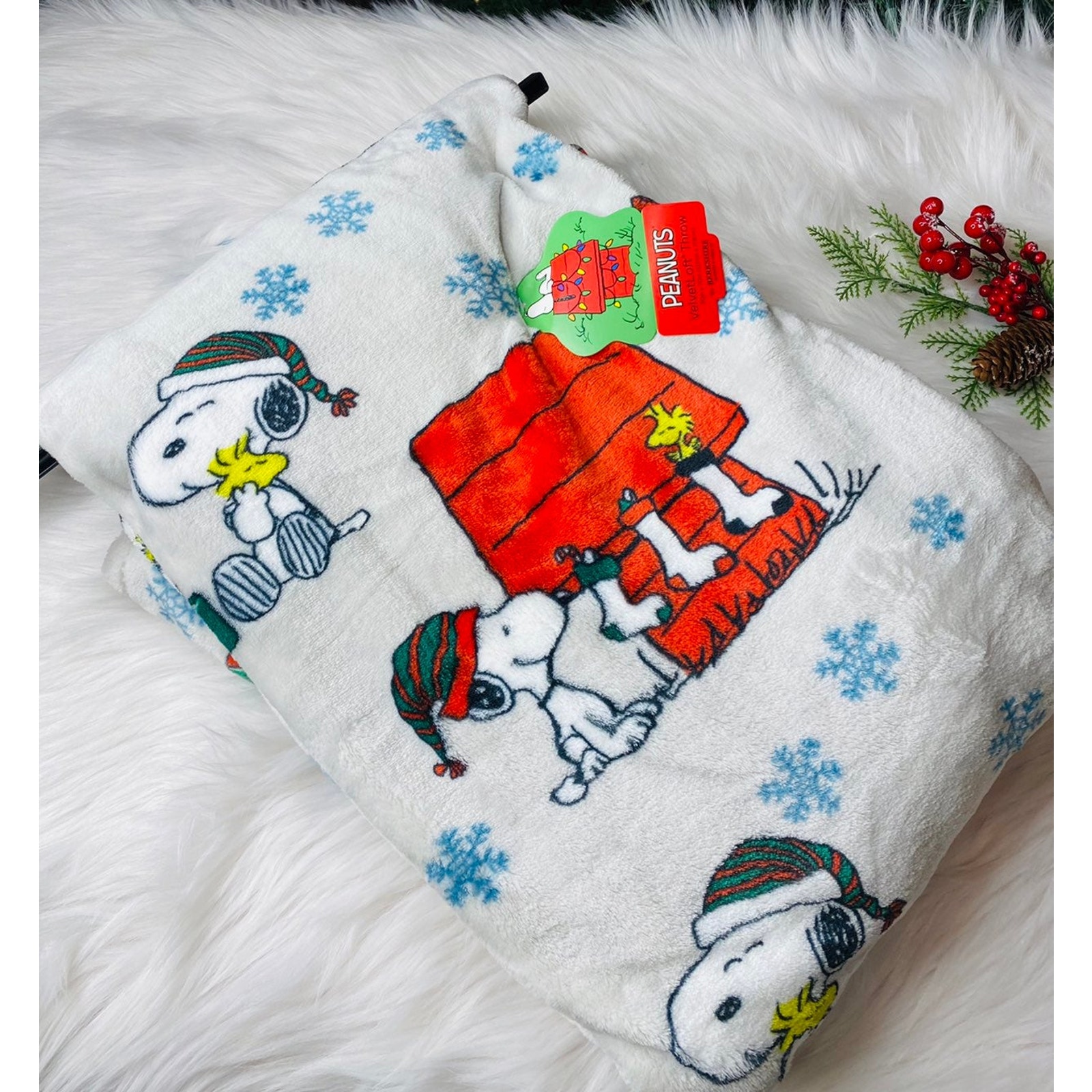 Peanuts Snoopy Velvetloft Christmas Throw Blanket