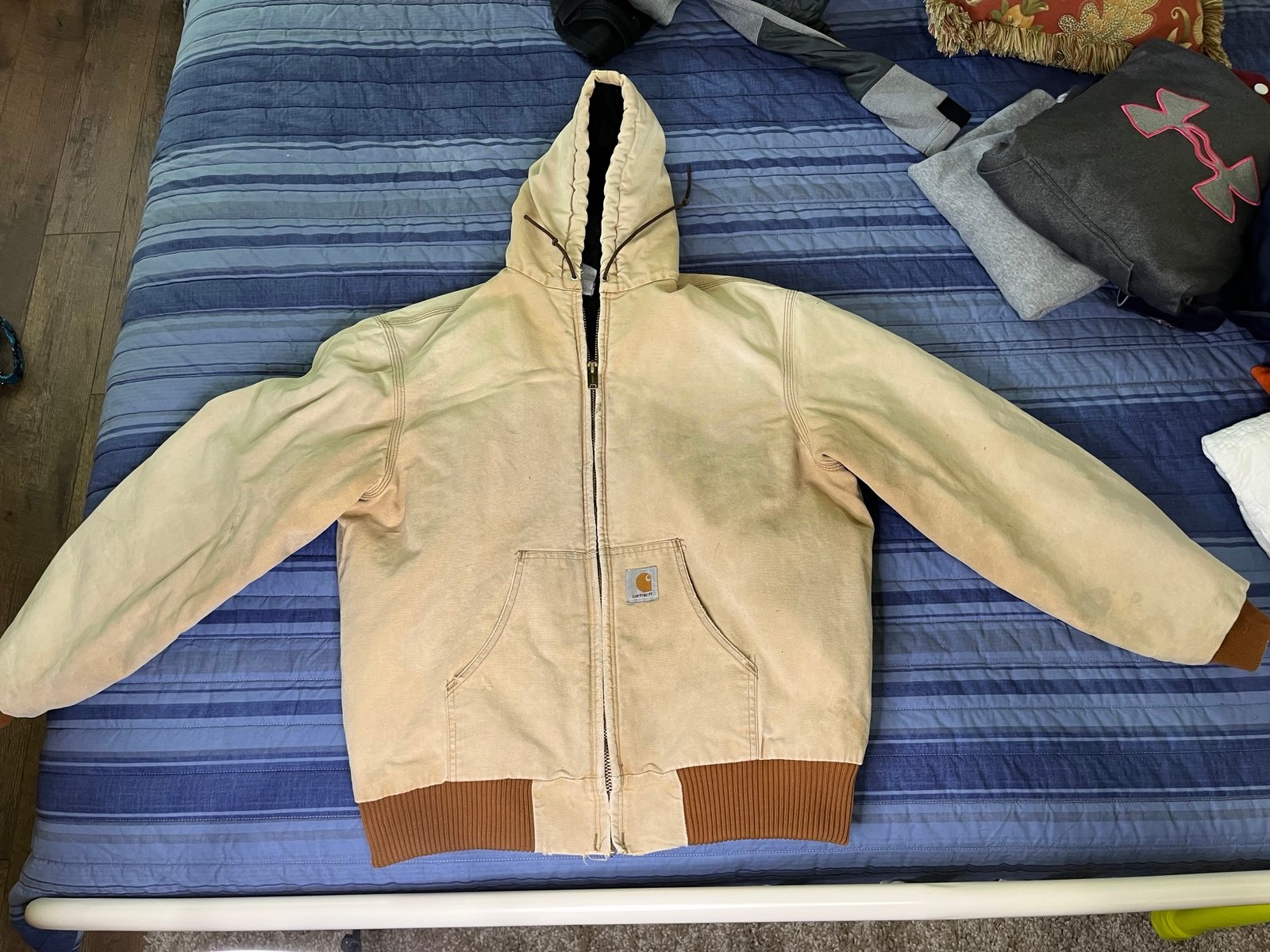 Carhartt XL MENS JACKET, zip bomber quilted lining, signs of wear and staining