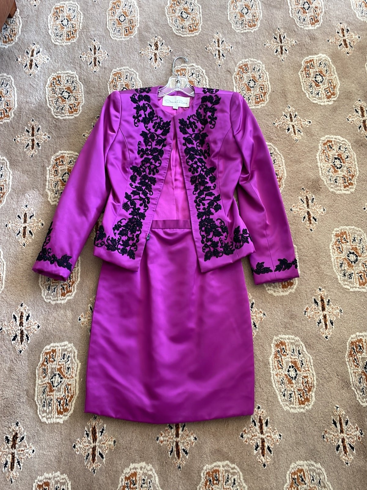 Silk Oscar de la renta suit
