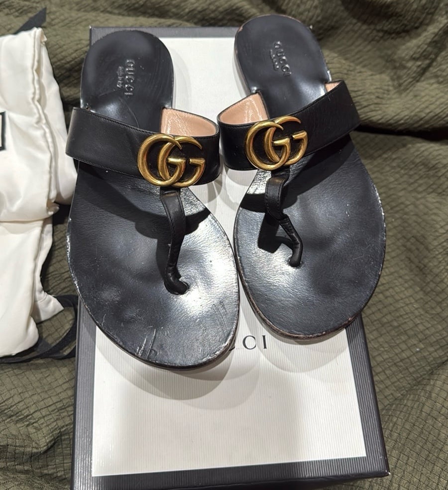 Gucci Flat Marmont Leather Thong sandals